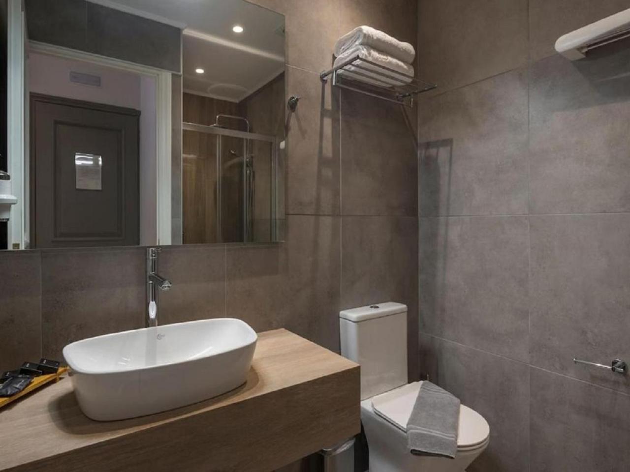 Hotel Aela Grand Near Delhi Airport By La Casa Yeni Delhi Dış mekan fotoğraf